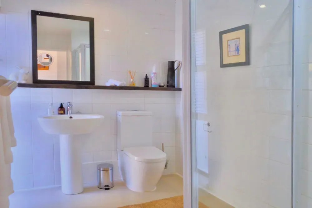 Lost In Art — bathroom